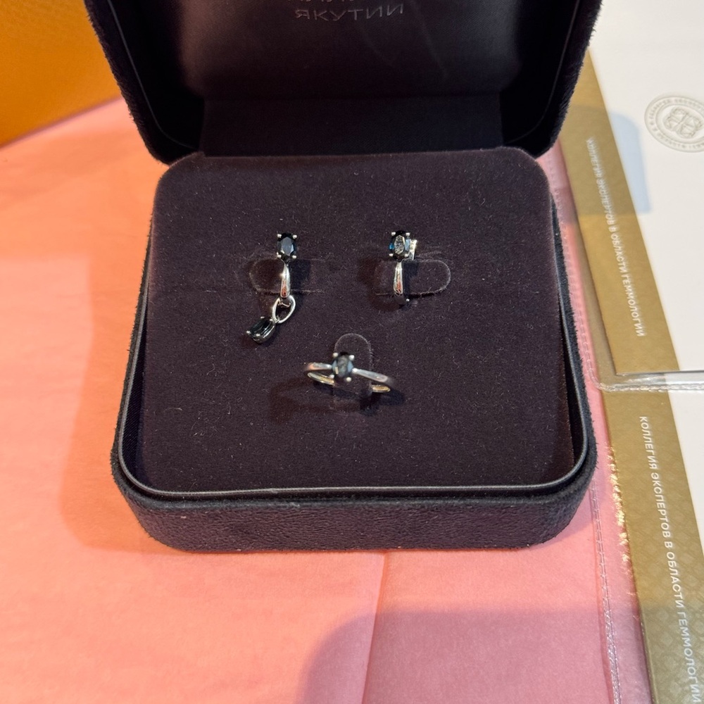 Natural Real Sapphire with White Gold 14k set. Size 5.5